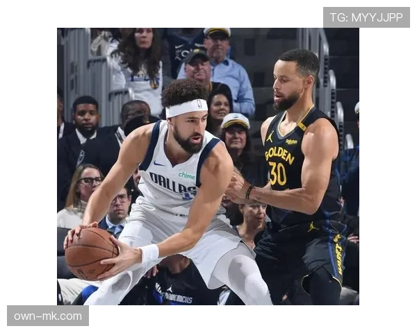 汤普森无球跑位更稳，较上季为库里制造空间