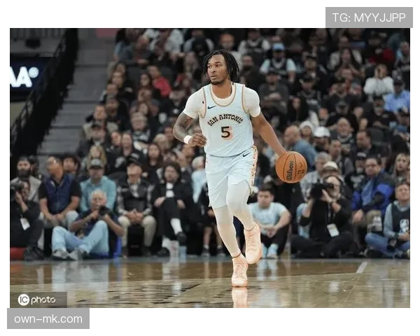 斯蒂芬·卡斯尔挡拆提升三分效率，拉开球队进攻空间